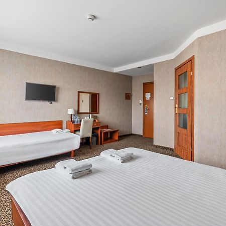 Hotel Diament Vacanza Katowice - Siemianowice Siemianowice Śląskie Екстериор снимка