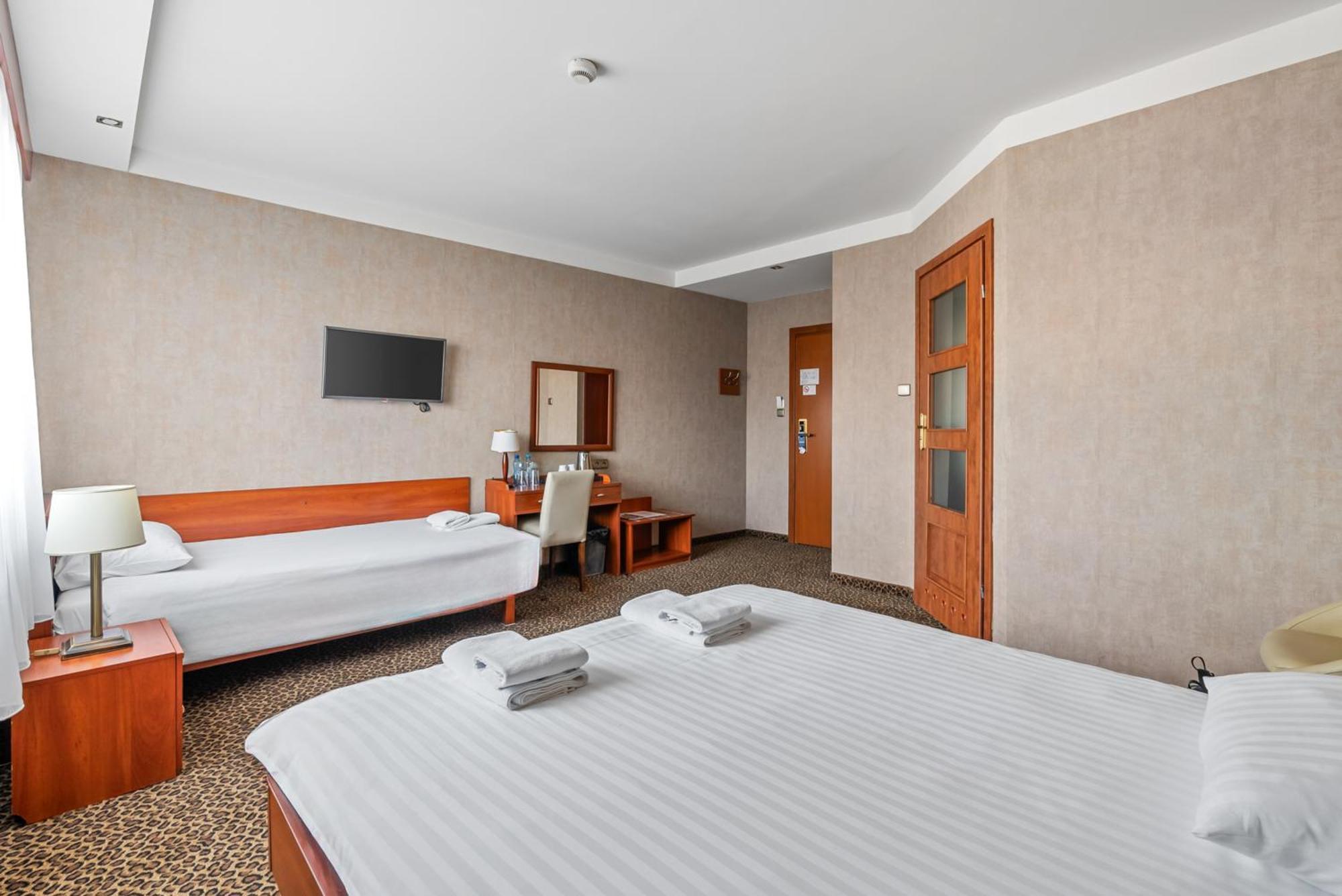 Hotel Diament Vacanza Katowice - Siemianowice Siemianowice Śląskie Екстериор снимка