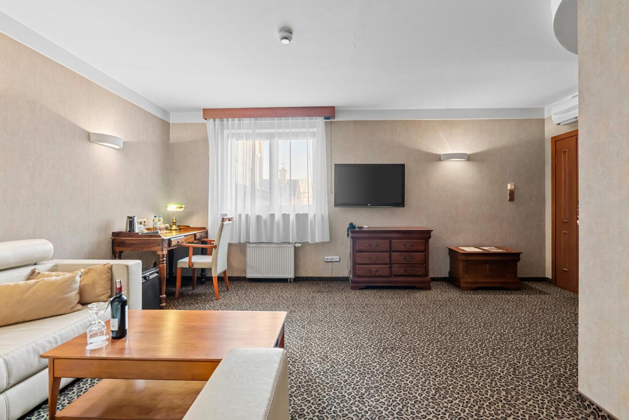 Hotel Diament Vacanza Katowice - Siemianowice Siemianowice Śląskie Екстериор снимка