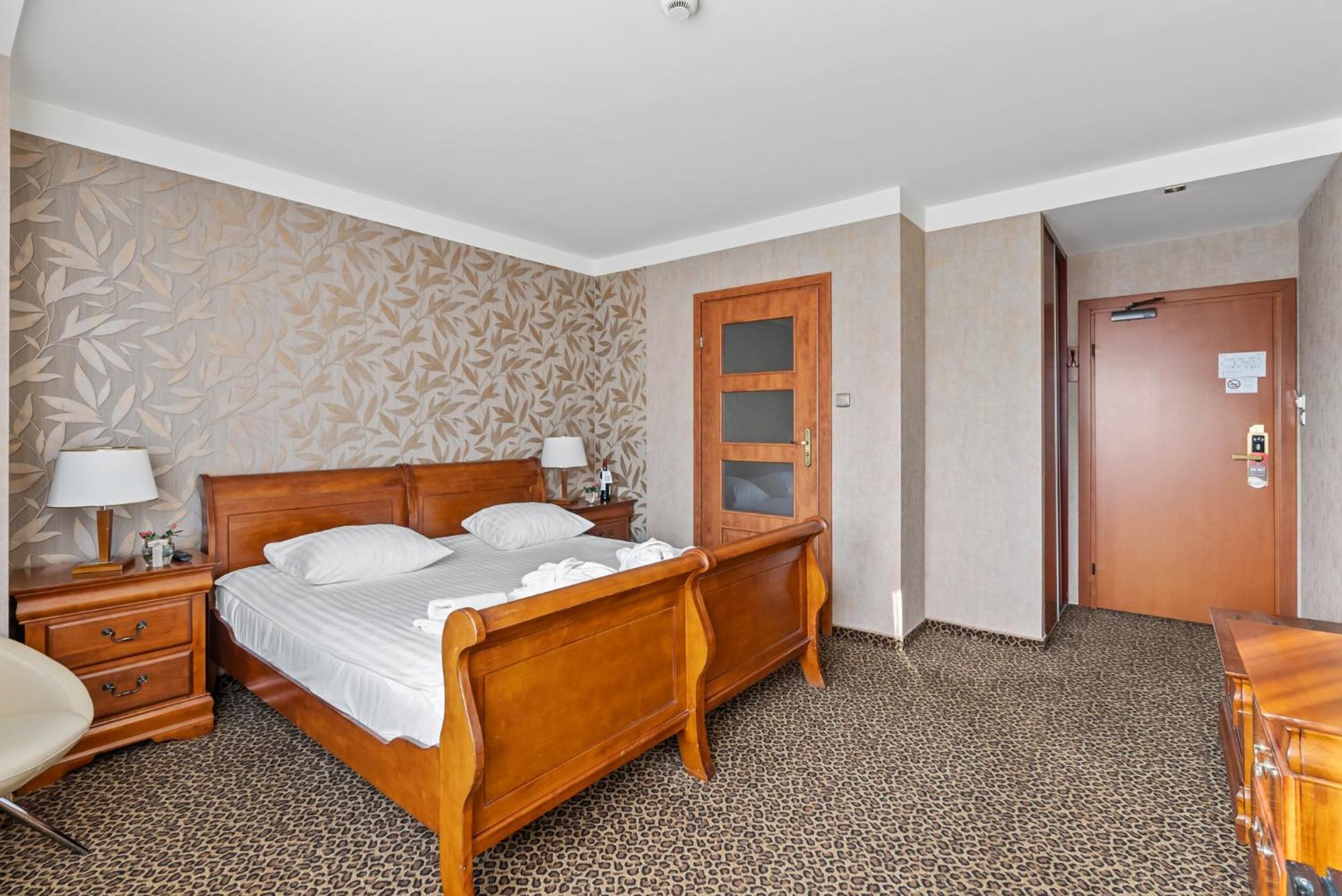 Hotel Diament Vacanza Katowice - Siemianowice Siemianowice Śląskie Екстериор снимка