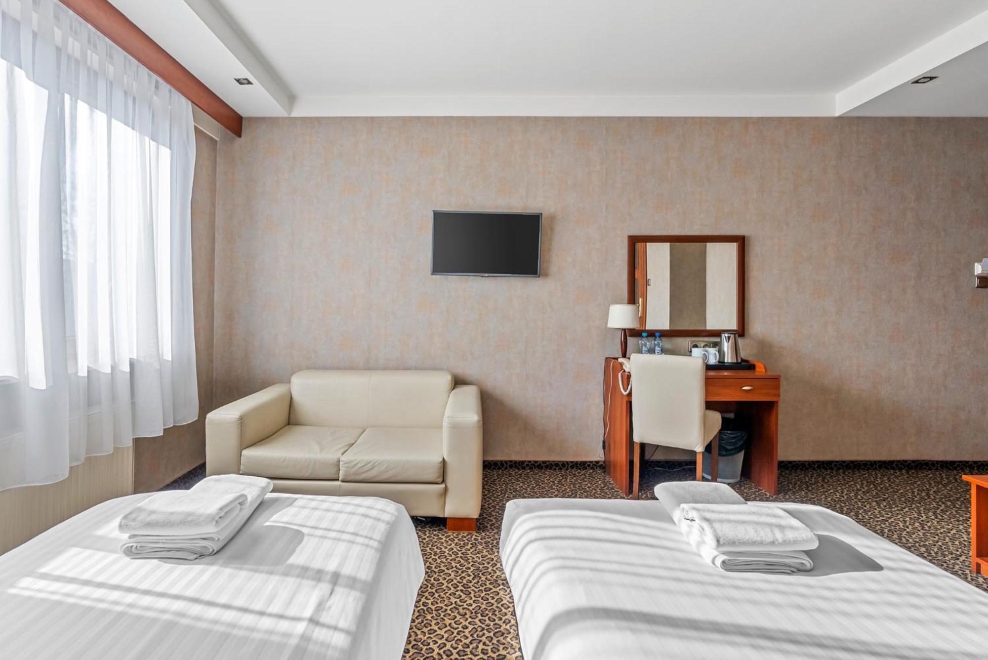 Hotel Diament Vacanza Katowice - Siemianowice Siemianowice Śląskie Екстериор снимка