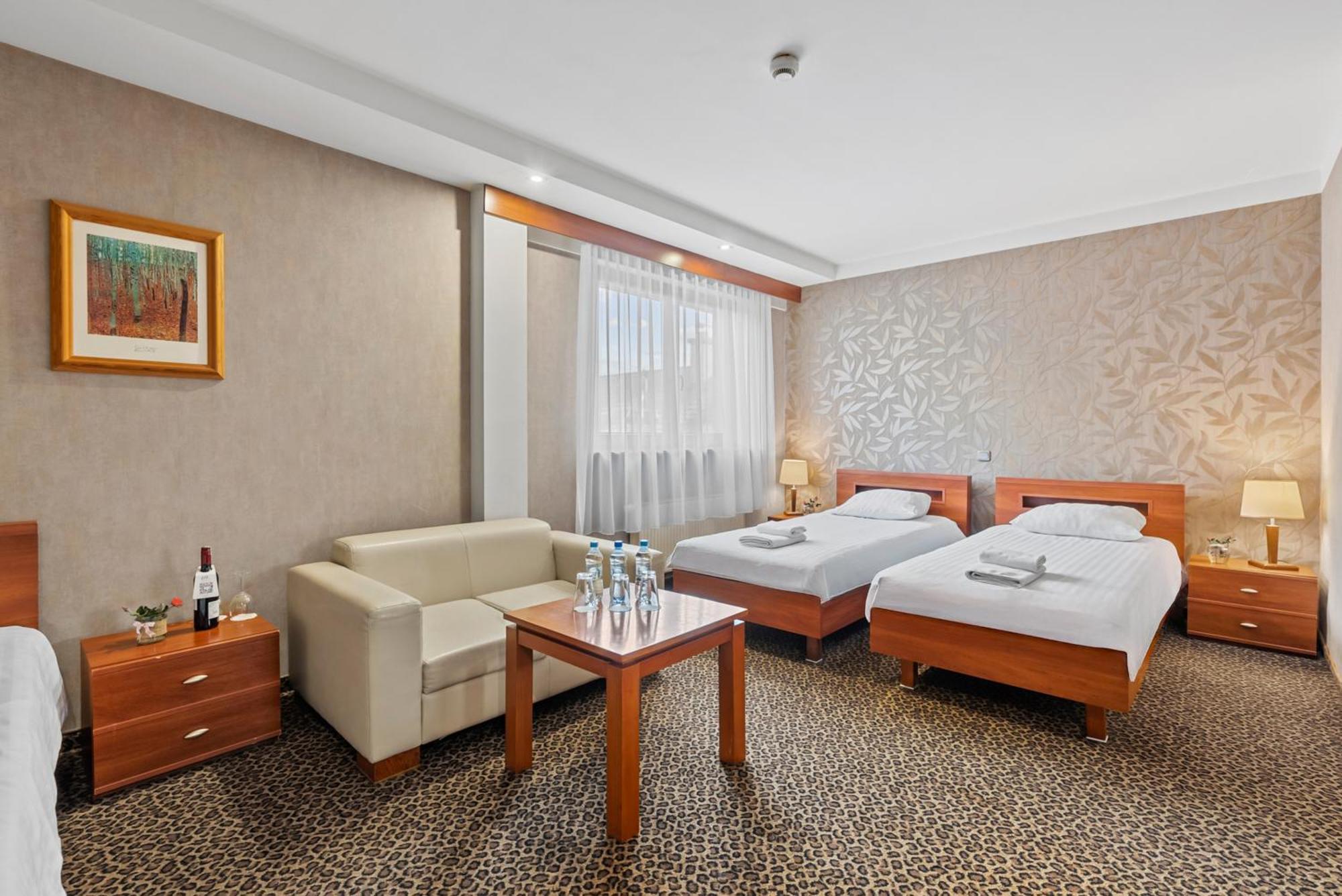 Hotel Diament Vacanza Katowice - Siemianowice Siemianowice Śląskie Екстериор снимка