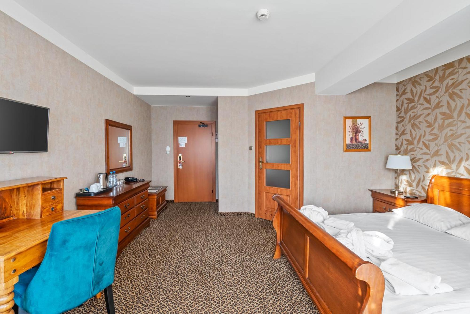 Hotel Diament Vacanza Katowice - Siemianowice Siemianowice Śląskie Екстериор снимка