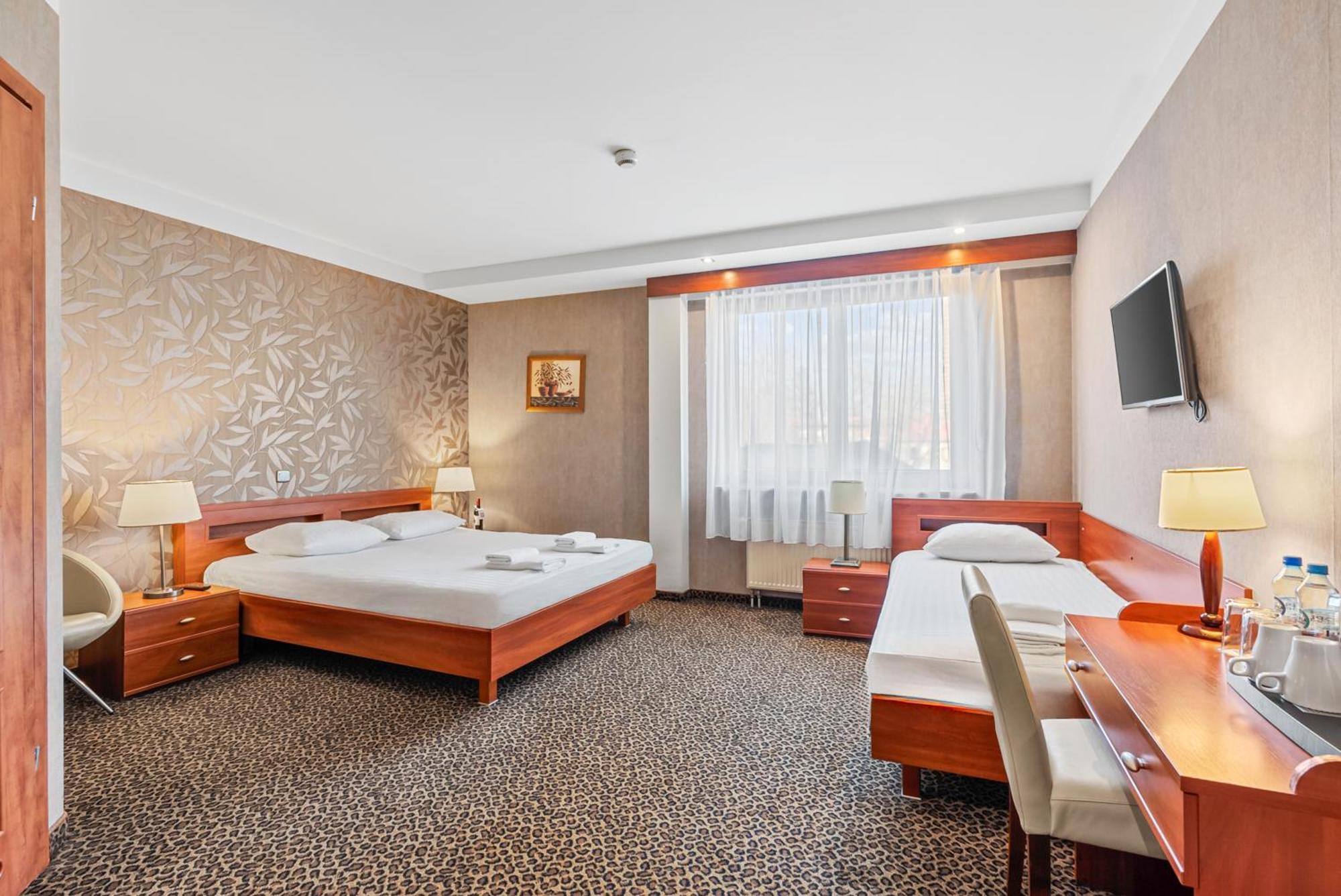 Hotel Diament Vacanza Katowice - Siemianowice Siemianowice Śląskie Екстериор снимка