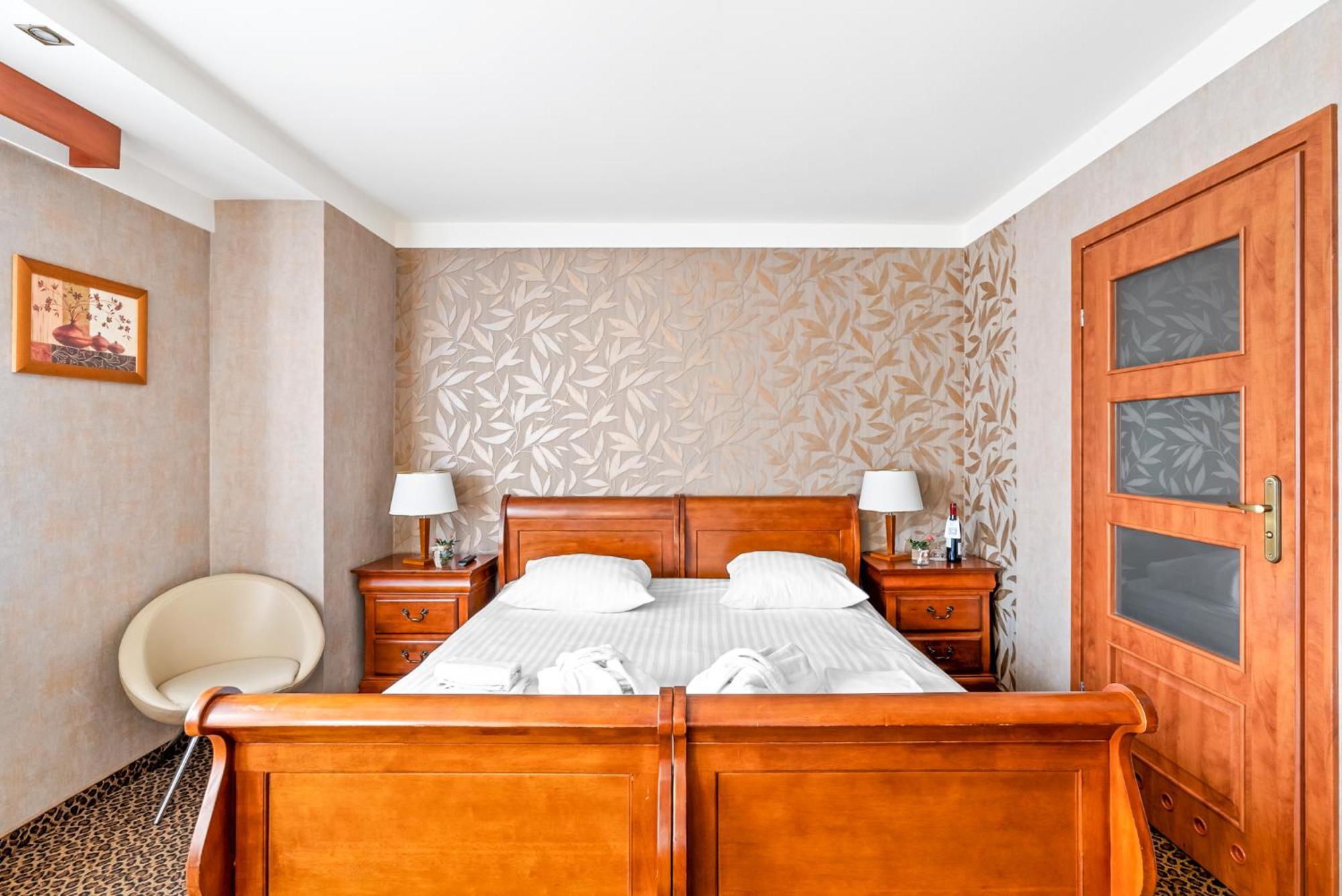 Hotel Diament Vacanza Katowice - Siemianowice Siemianowice Śląskie Екстериор снимка